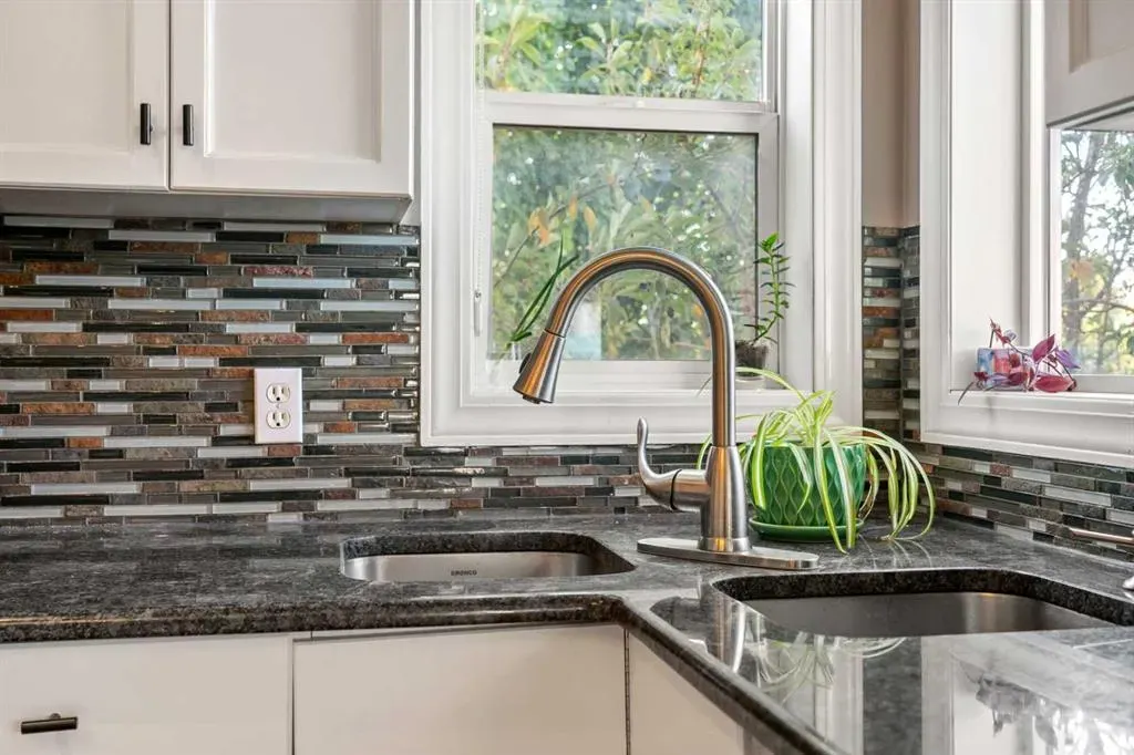 216 Stonegate Place NW