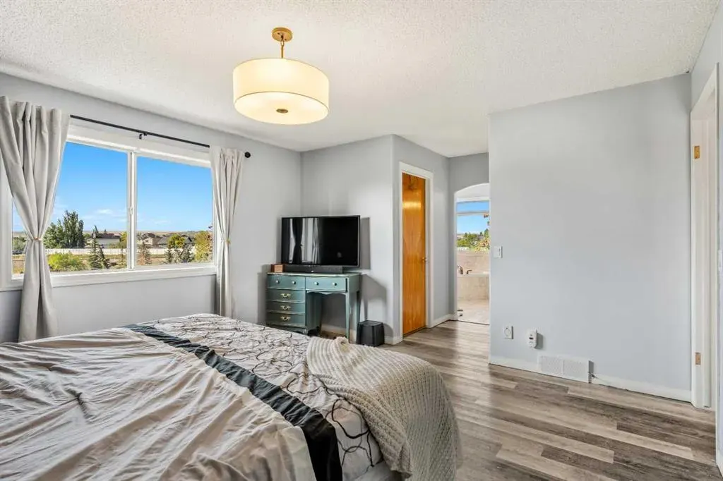 216 Stonegate Place NW