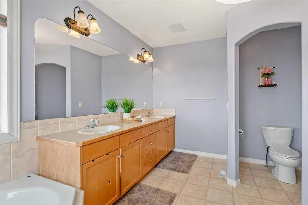 216 Stonegate Place NW