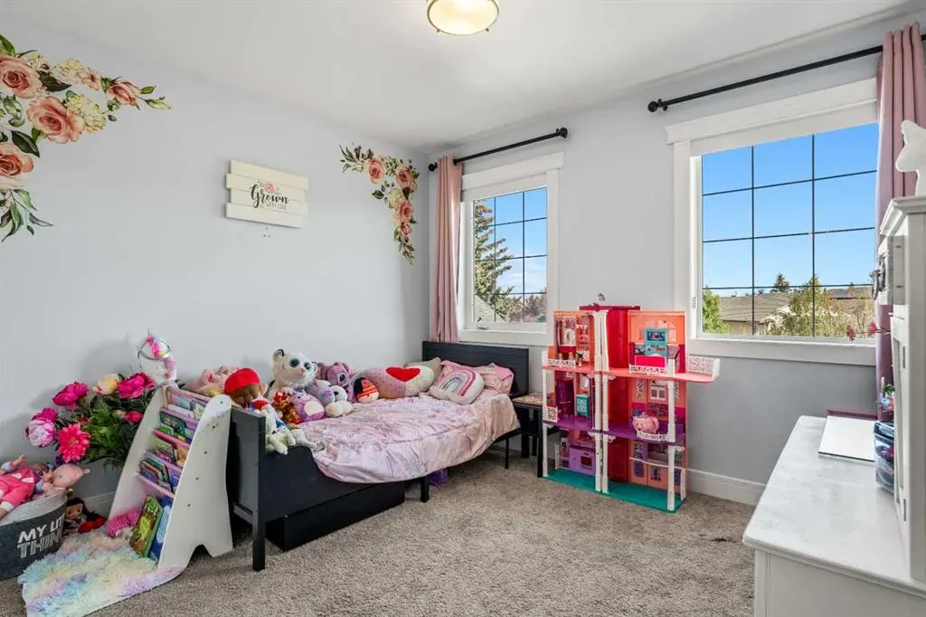 216 Stonegate Place NW