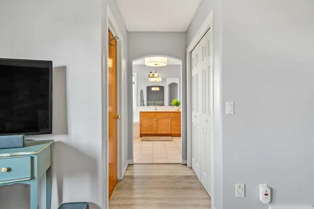 216 Stonegate Place NW