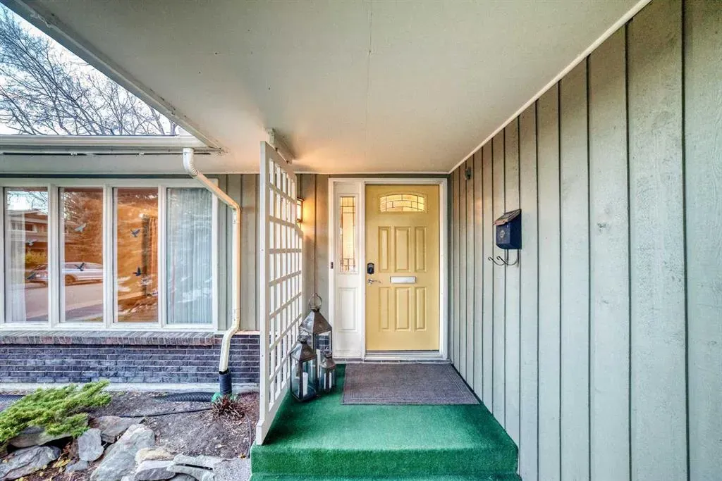 255 Parkwood Close SE