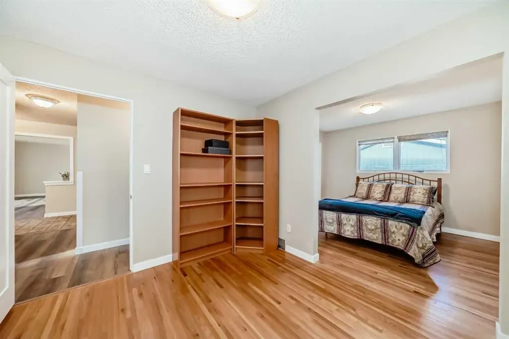 255 Parkwood Close SE