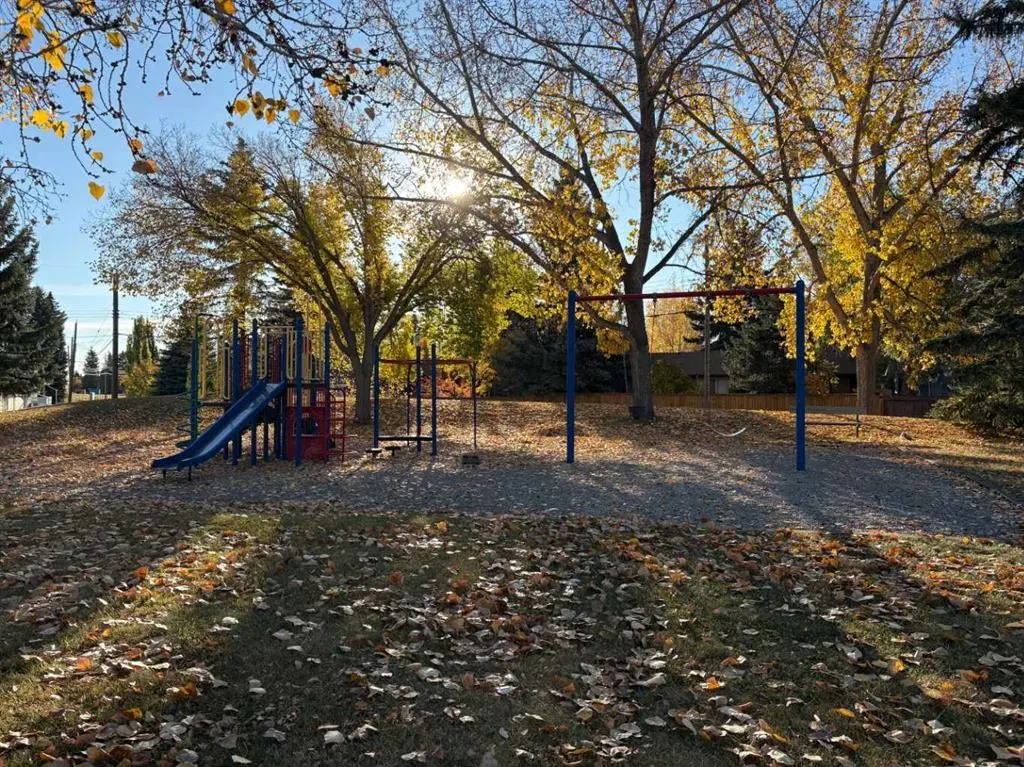 255 Parkwood Close SE