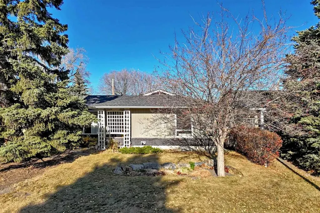 255 Parkwood Close SE