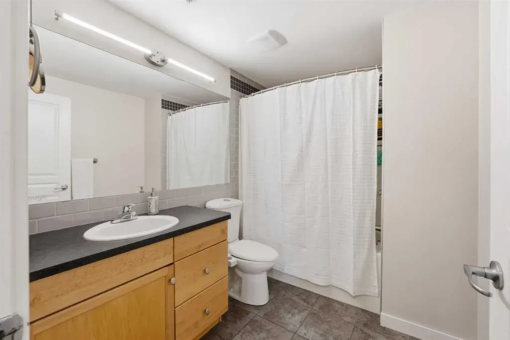 132 Rockyledge View NW, #3