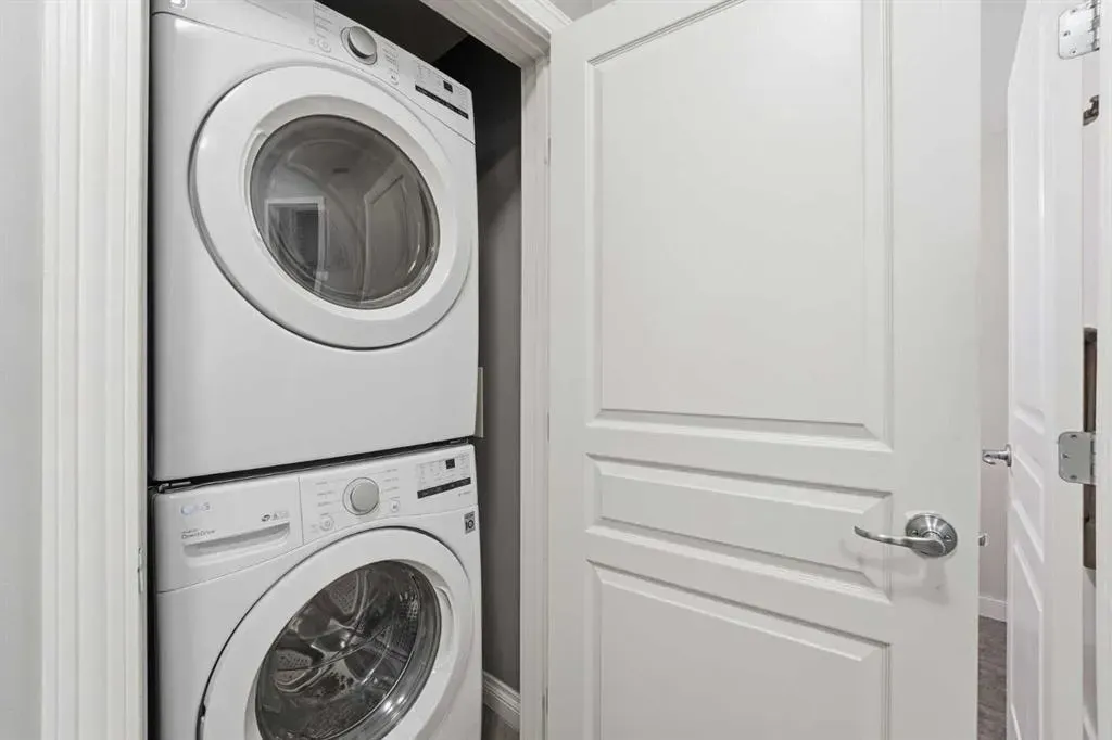 132 Rockyledge View NW, #3