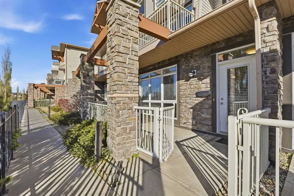 132 Rockyledge View NW, #3