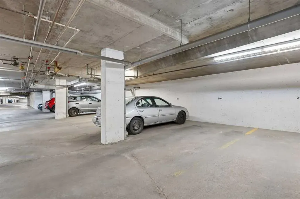 132 Rockyledge View NW, #3