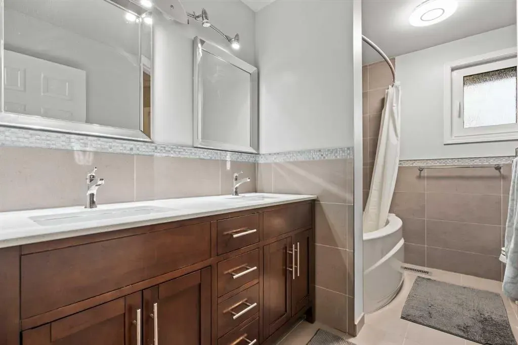 124 Canterbury Drive SW