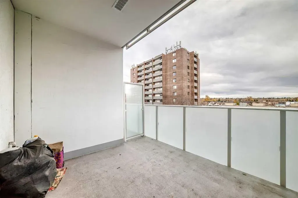 1107 Gladstone Road NW, #406