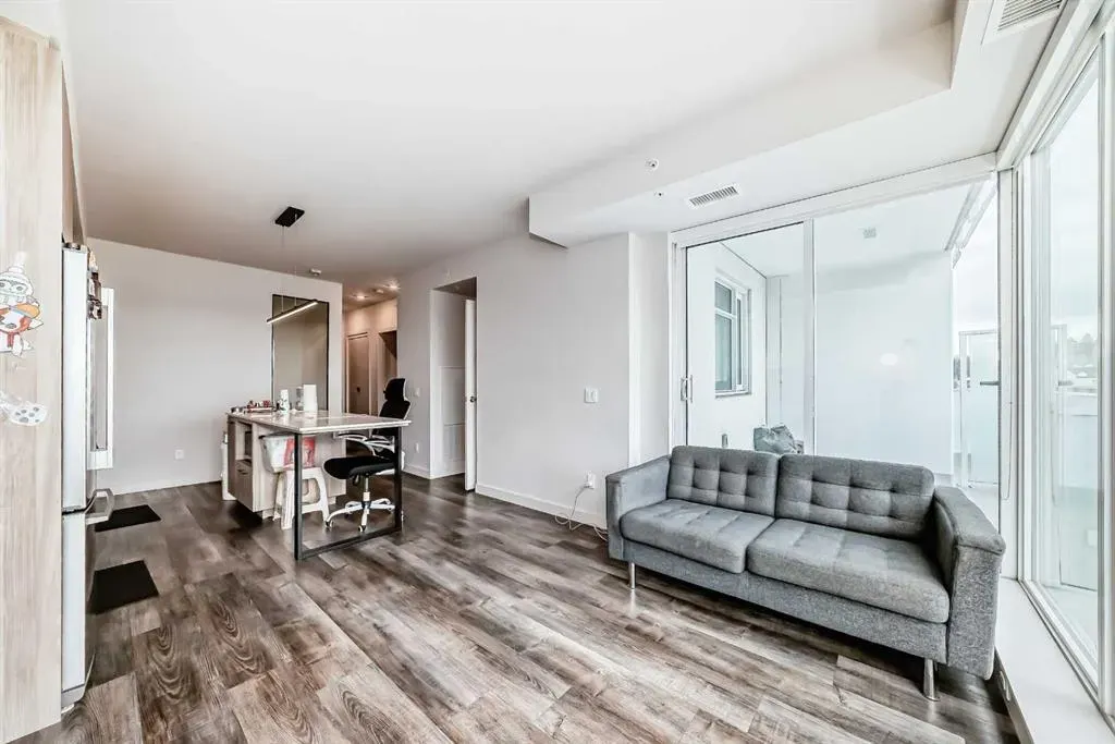 1107 Gladstone Road NW, #406