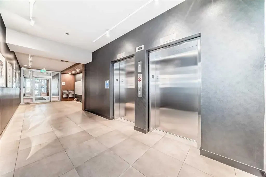 1107 Gladstone Road NW, #406