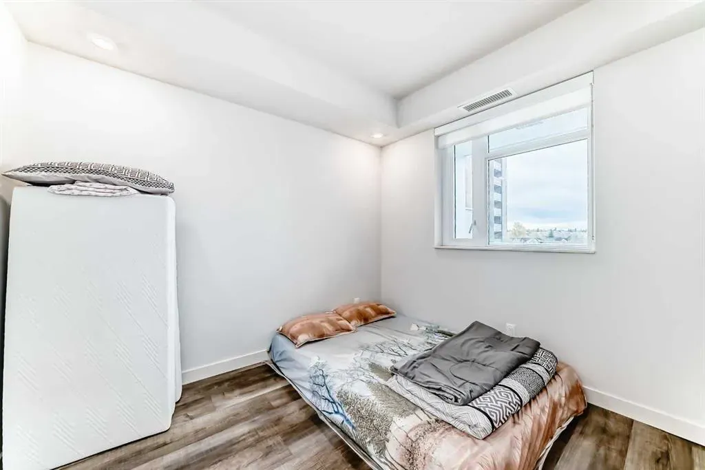 1107 Gladstone Road NW, #406