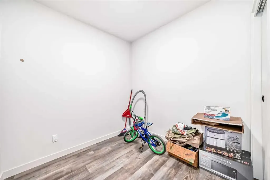 1107 Gladstone Road NW, #406