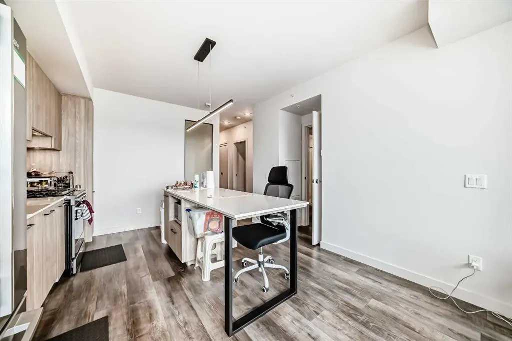 1107 Gladstone Road NW, #406