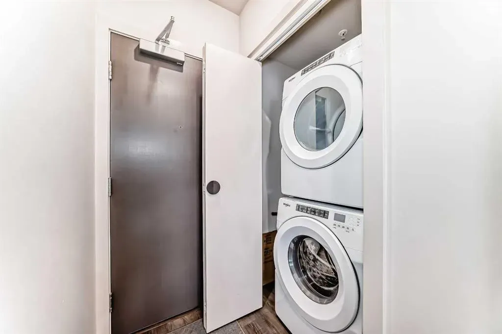 1107 Gladstone Road NW, #406