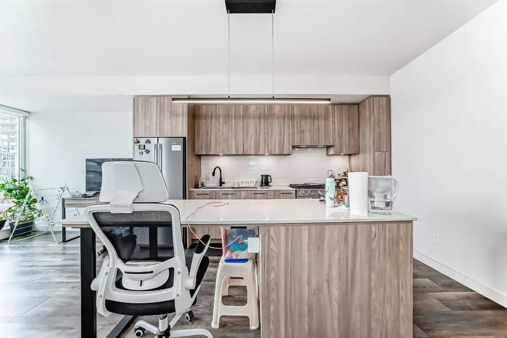 1107 Gladstone Road NW, #406