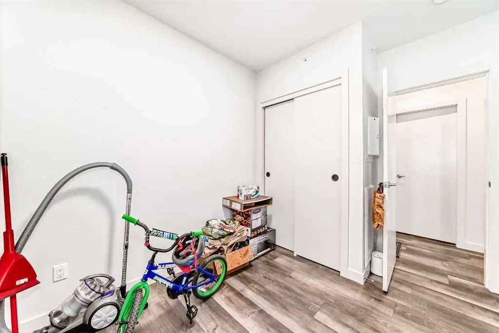 1107 Gladstone Road NW, #406