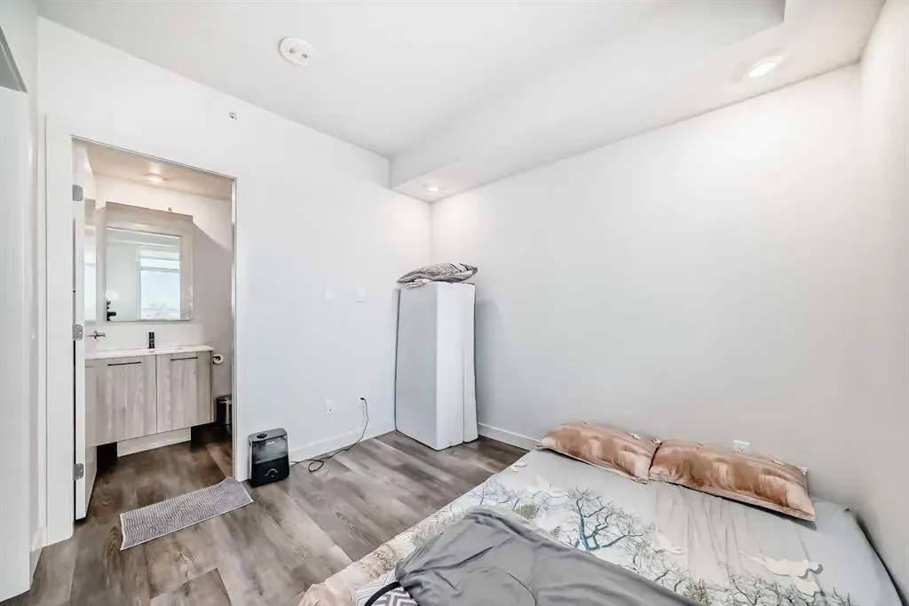 1107 Gladstone Road NW, #406