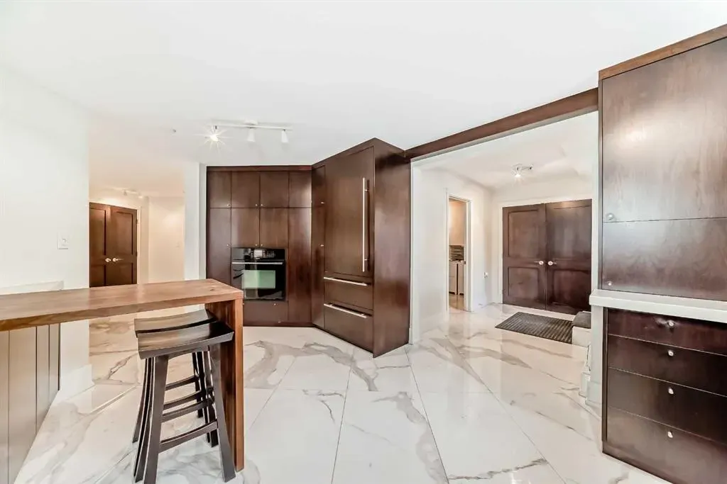 2422 Erlton Street SW, #101