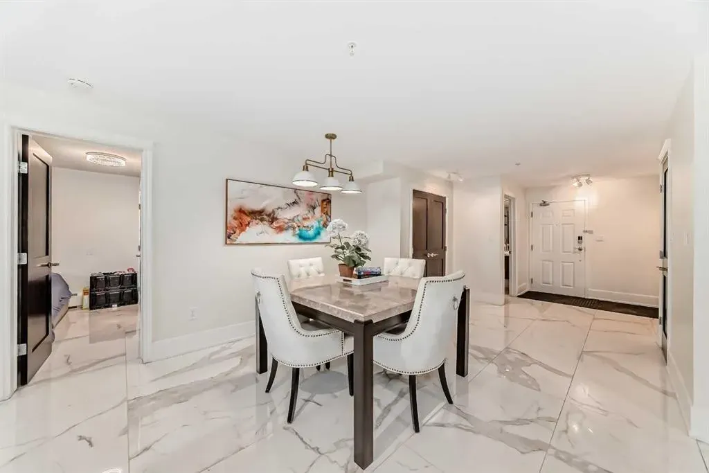 2422 Erlton Street SW, #101