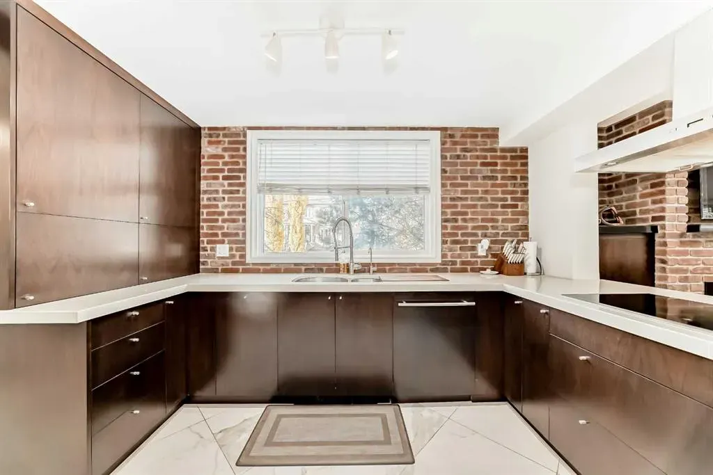 2422 Erlton Street SW, #101