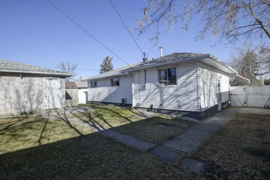 6011 Centre Street NW