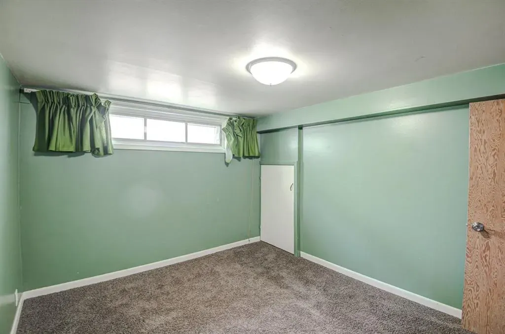 6011 Centre Street NW