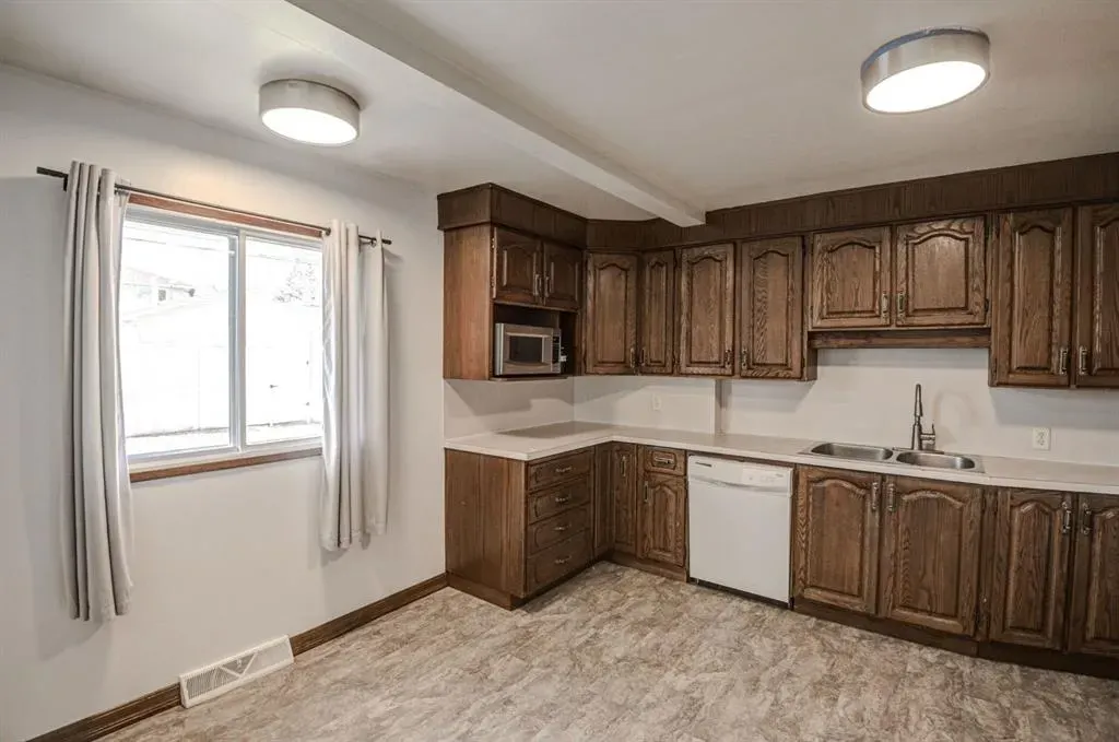 6011 Centre Street NW