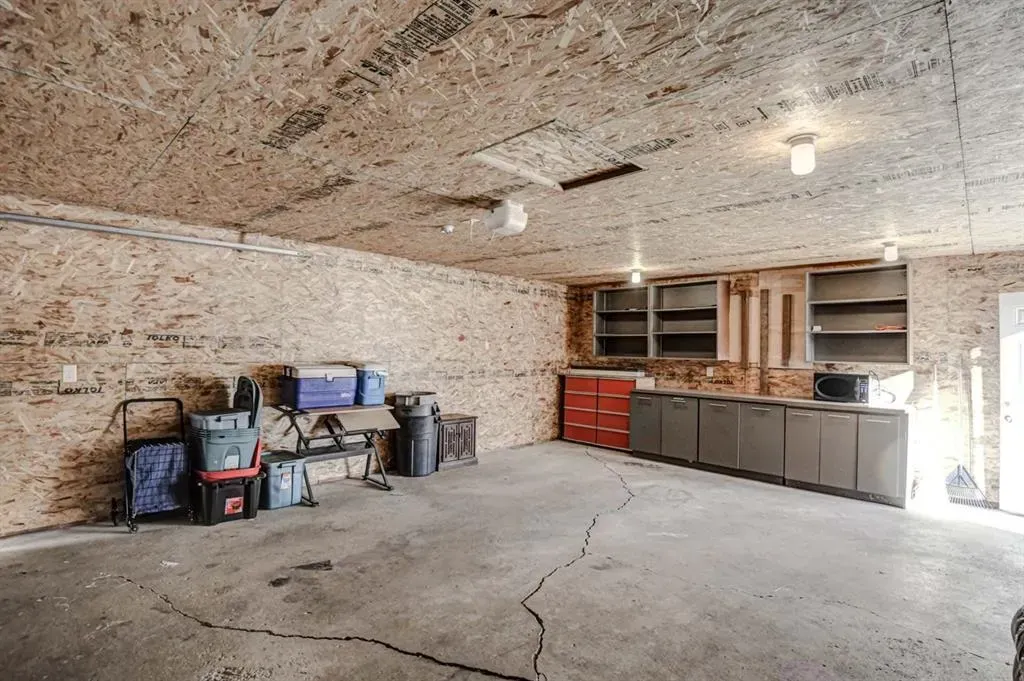 6011 Centre Street NW