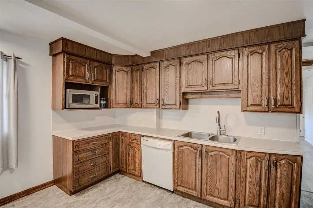 6011 Centre Street NW