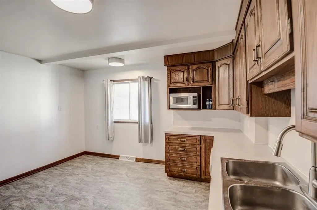 6011 Centre Street NW