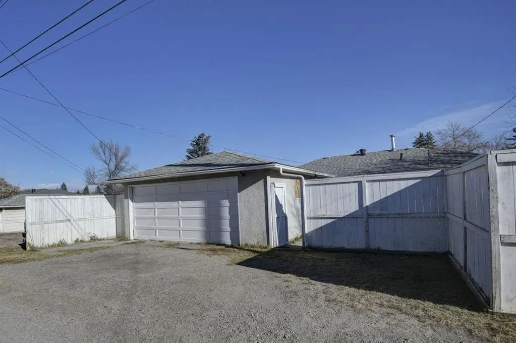 6011 Centre Street NW