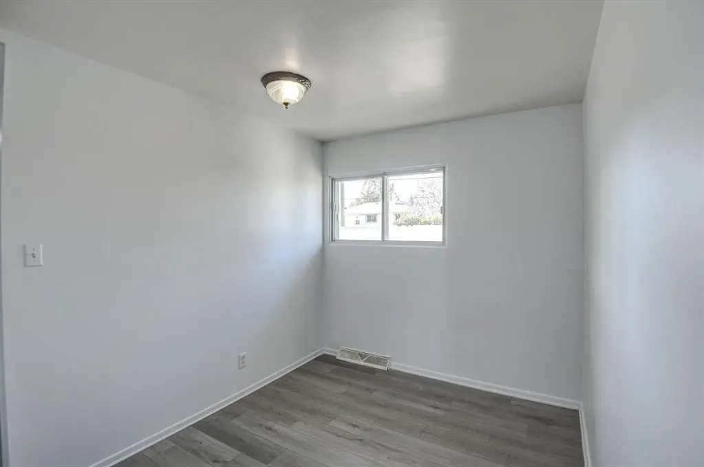 6011 Centre Street NW