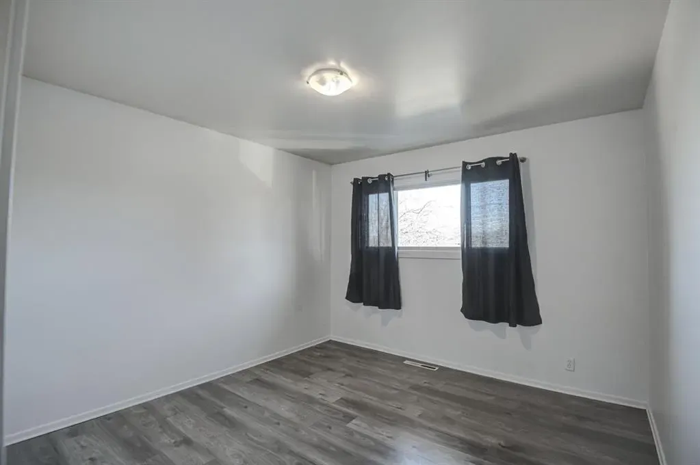 6011 Centre Street NW