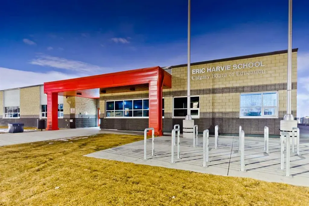 50 Tuscany Valley Rise NW