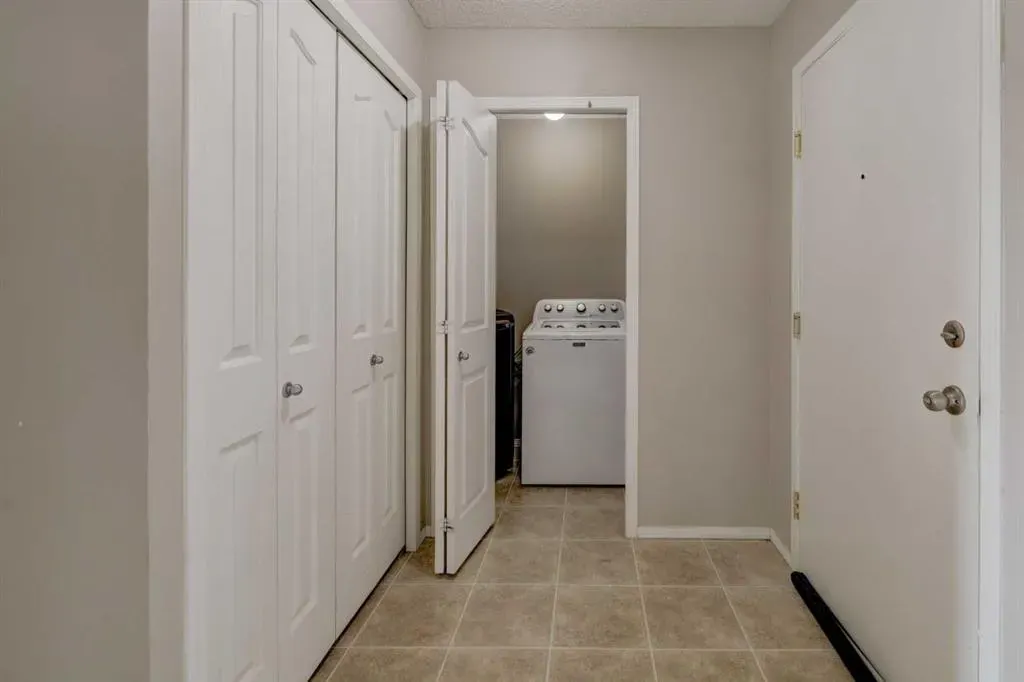 304 Mackenzie Way SW, #8118