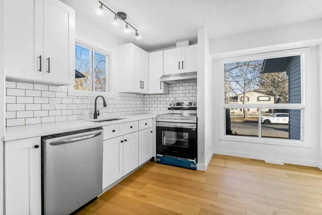 6632 Temple Drive NE