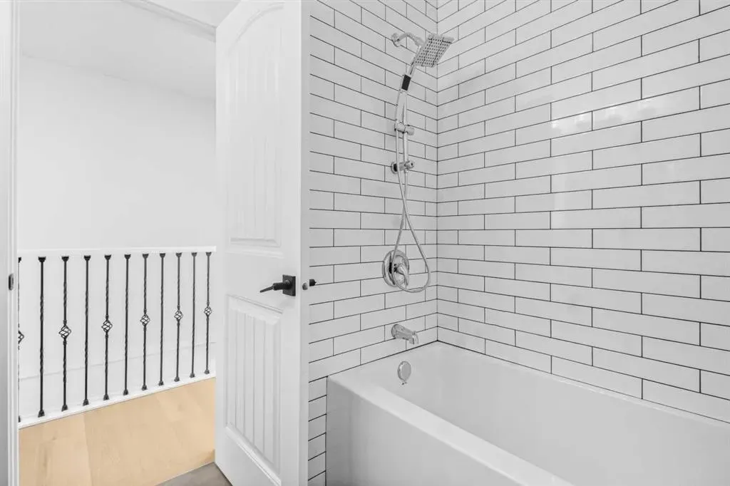 6632 Temple Drive NE