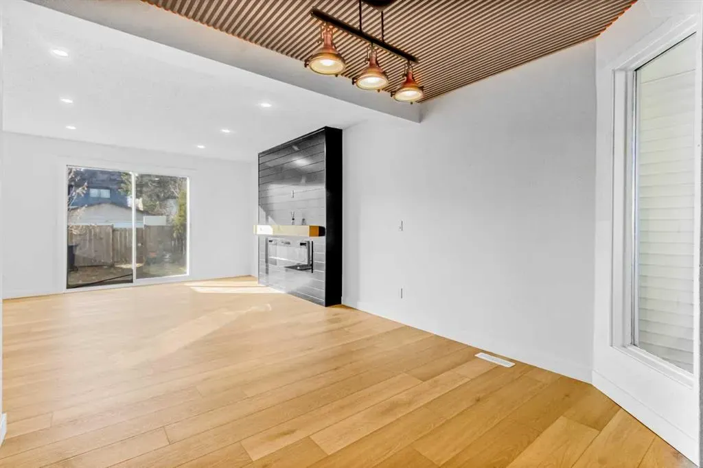 6632 Temple Drive NE