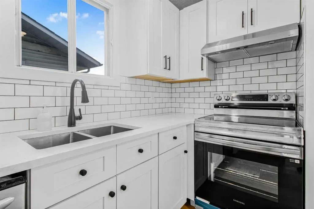 6632 Temple Drive NE