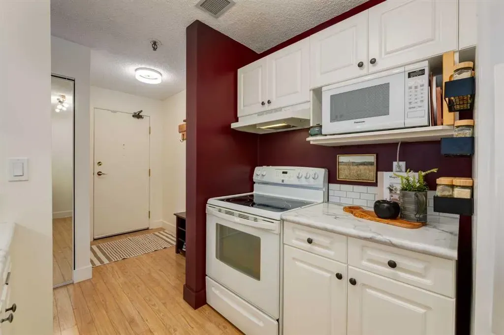 545 18 Avenue SW, #103