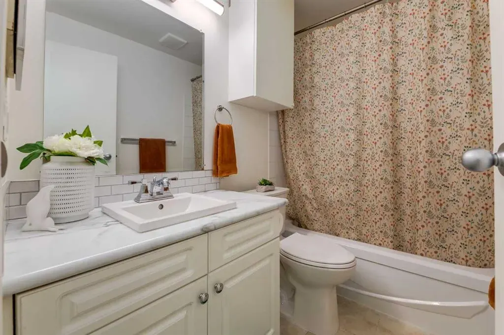 545 18 Avenue SW, #103