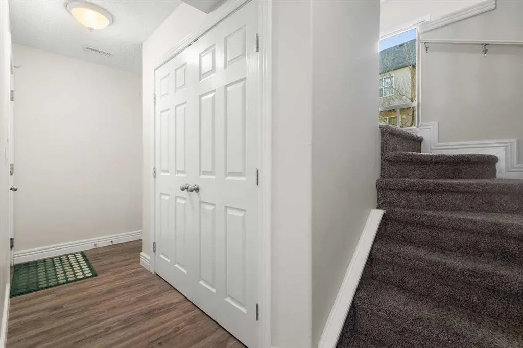 225 Bridlewood Lane SW