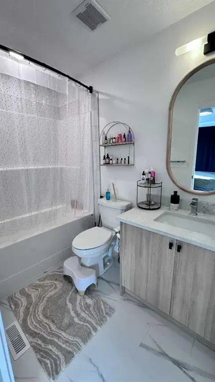 562 Seton Circle, #407