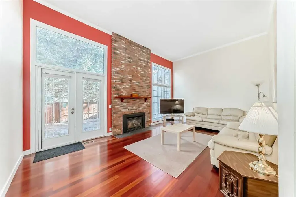 357 Point Mckay Gardens NW