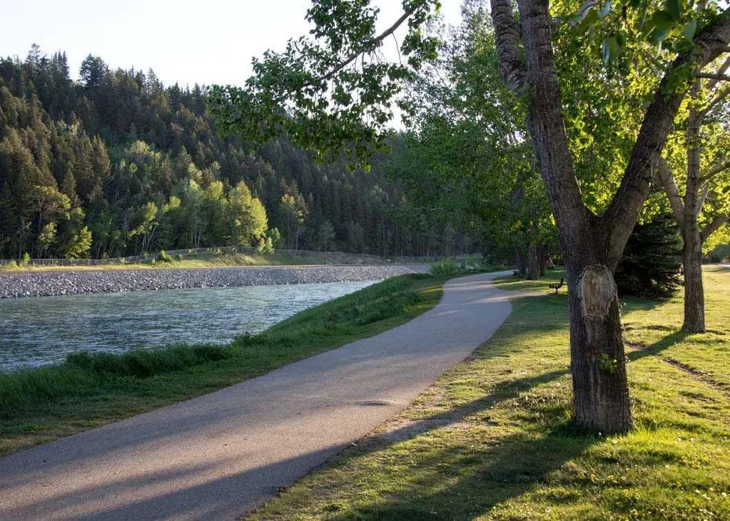 357 Point Mckay Gardens NW