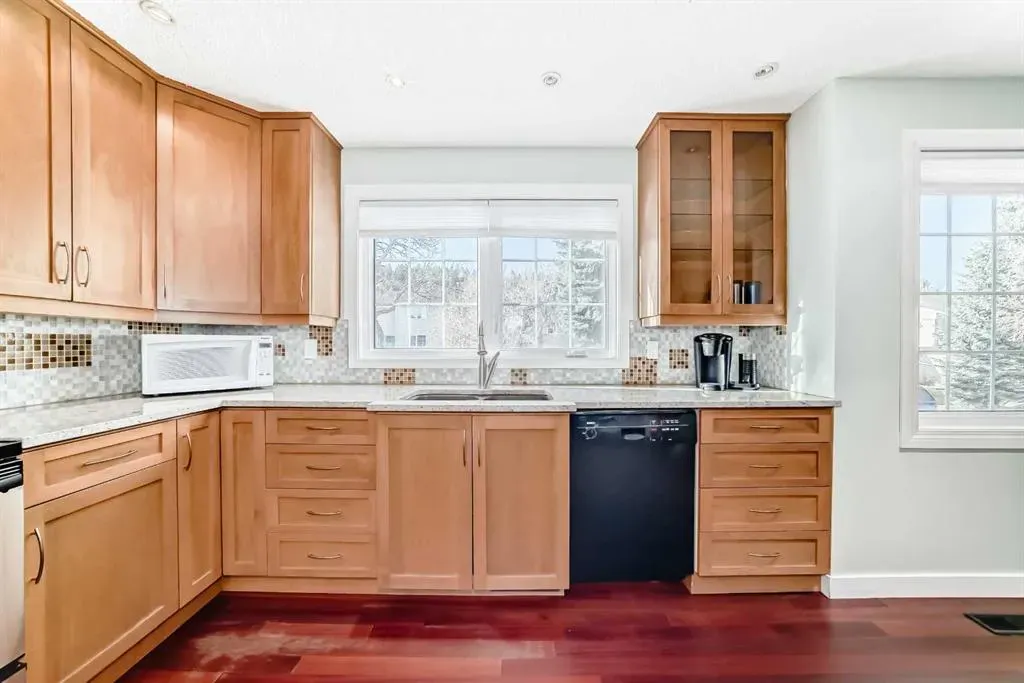 357 Point Mckay Gardens NW