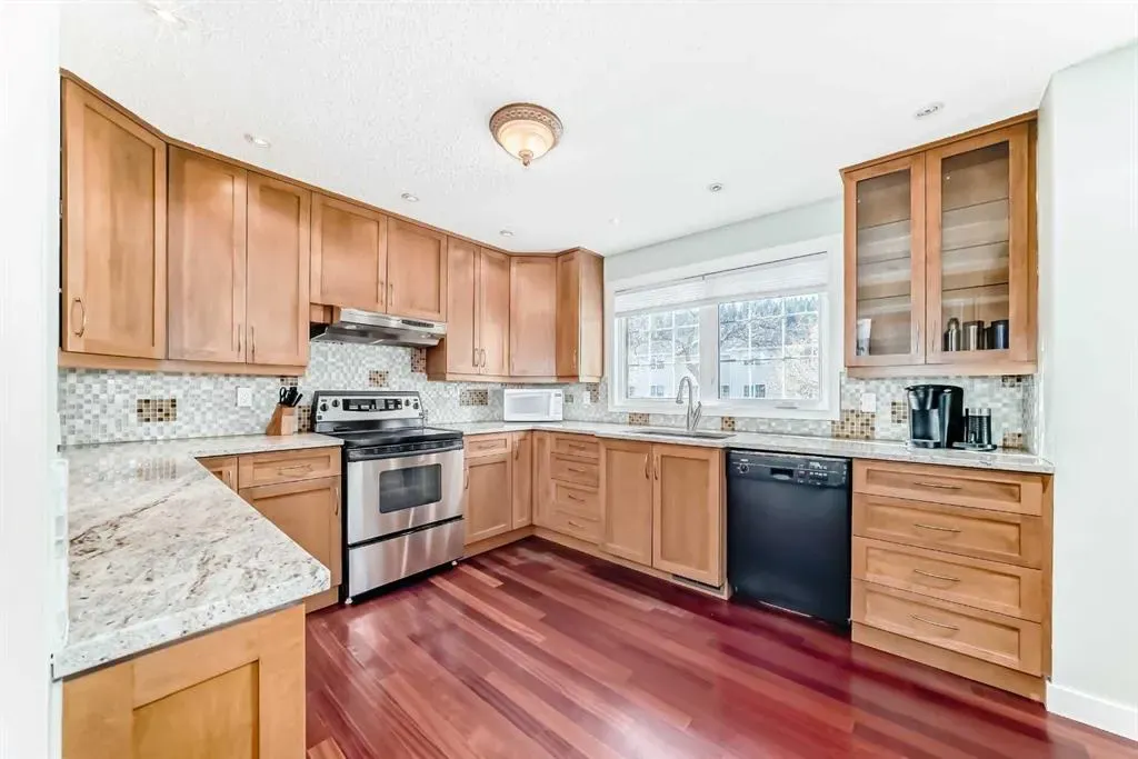 357 Point Mckay Gardens NW